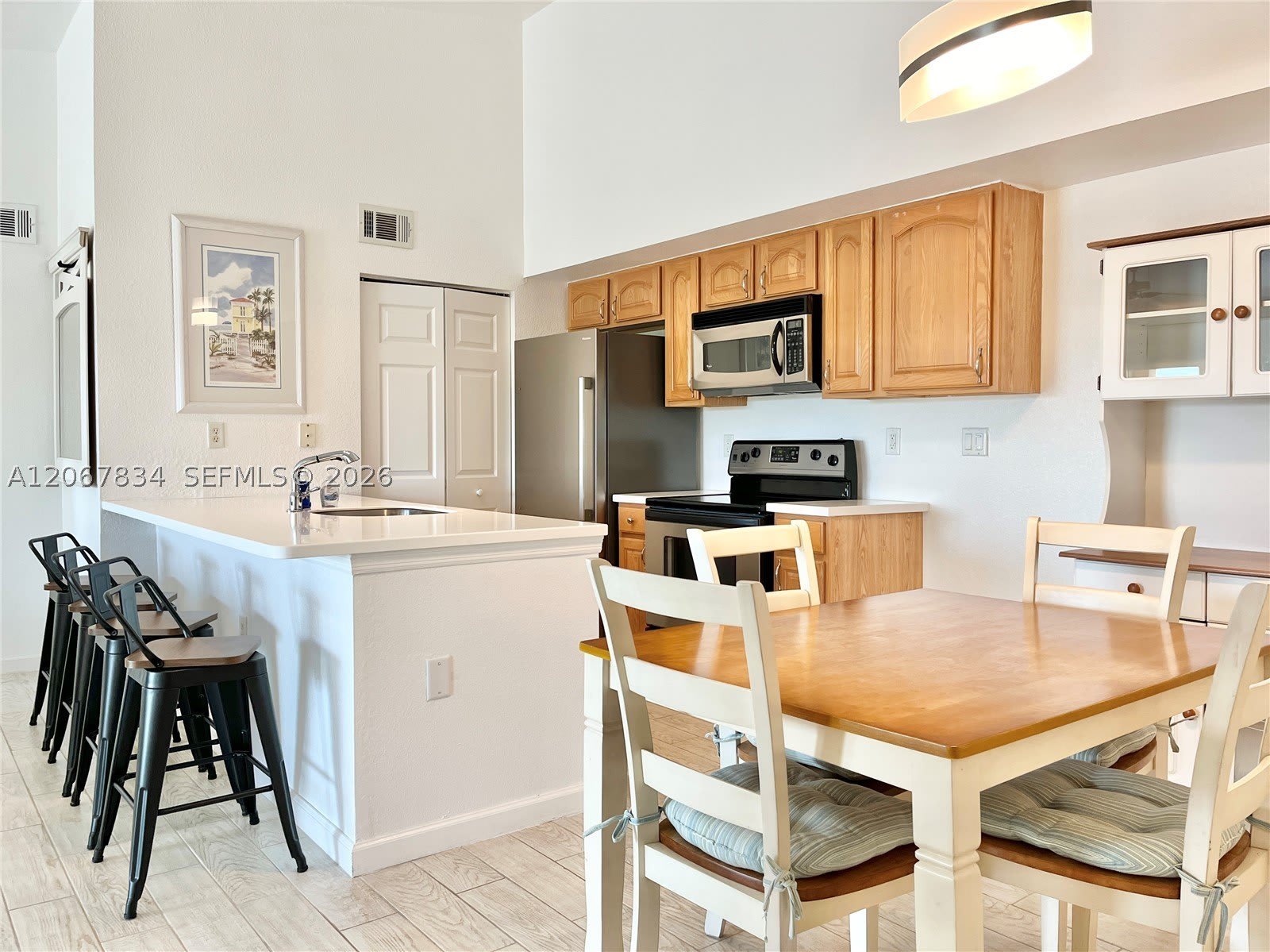 221 SW Palm Dr – photo 2