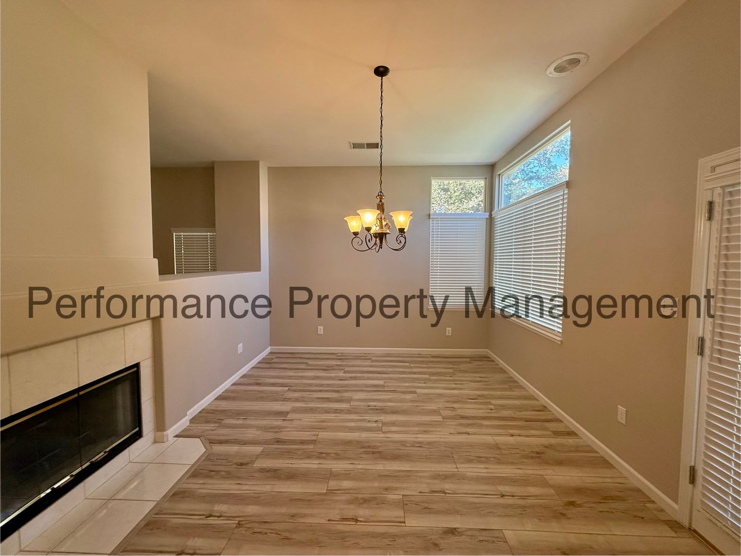 Gated 3 Bed/2 Bath Split Wing SW Bakersfield Home w/ RBP & Deposit Alternative Option – photo 4