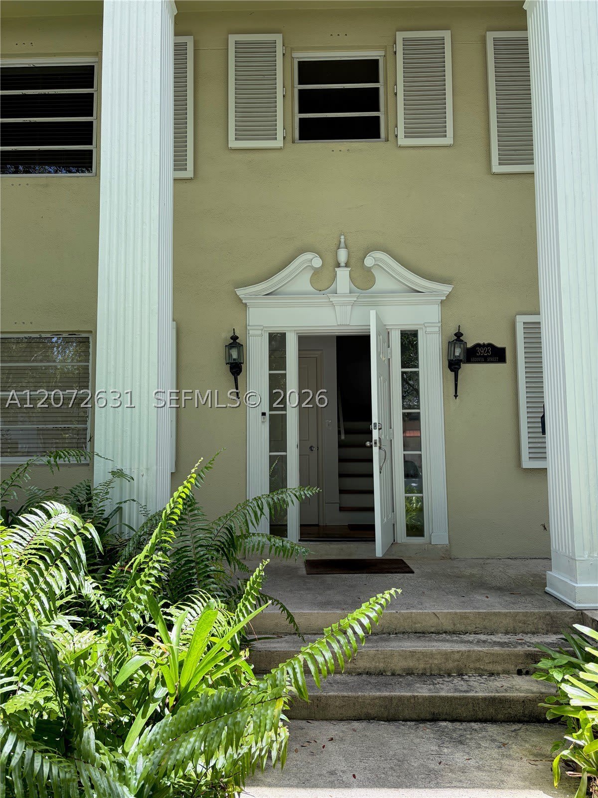 3923 Segovia St – photo 3
