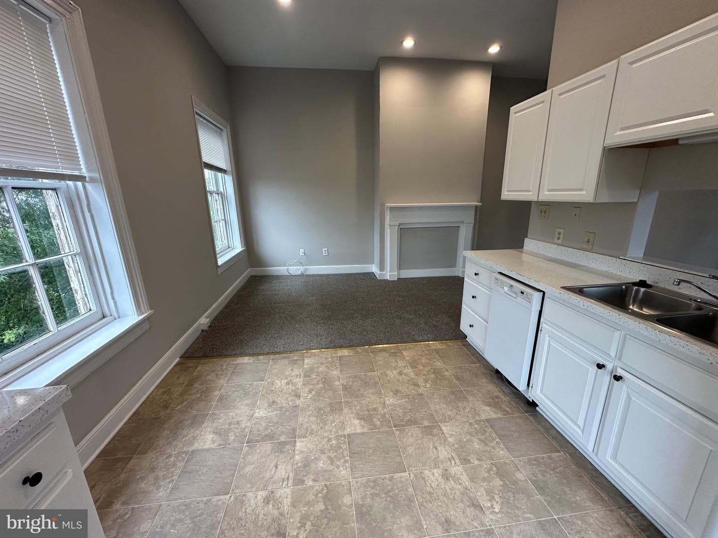 Now Available! 2 Bed 1 Bath Downtown Fredericksburg Apartment – photo 5