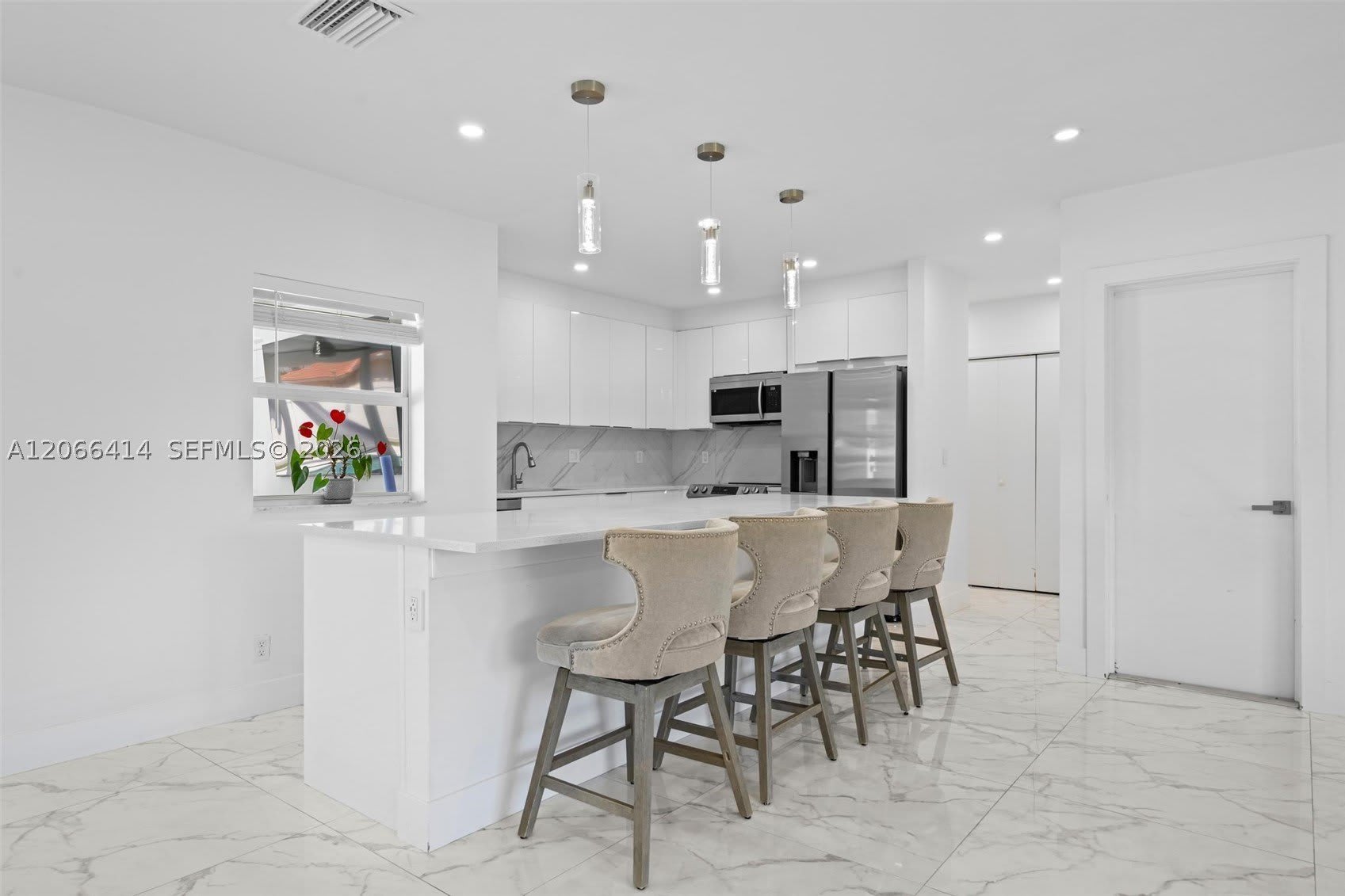 669 NW 15th Ave – photo 5
