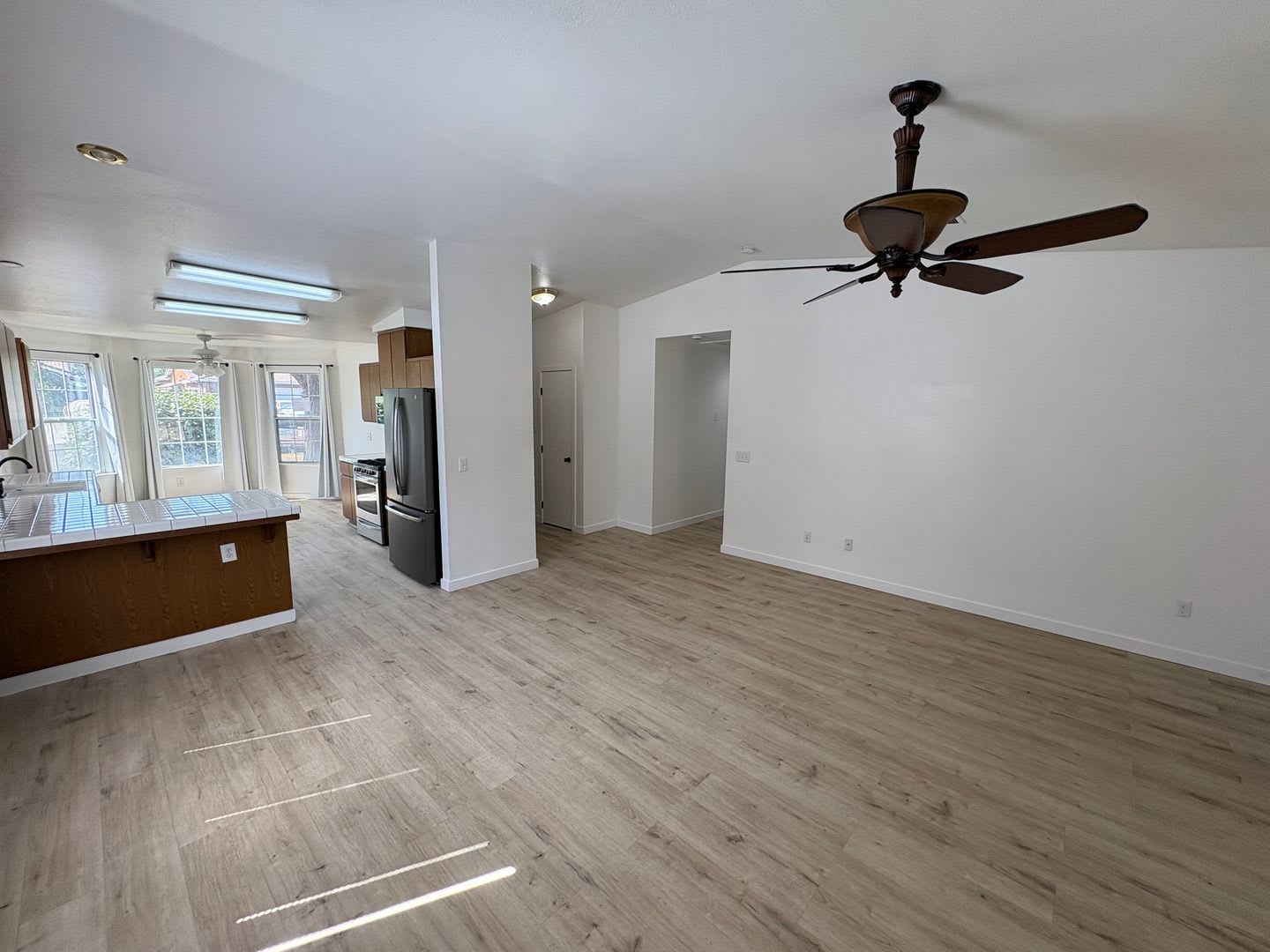 NW Visalia Home in Quiet Neighborhood for Rent Ready! – photo 2