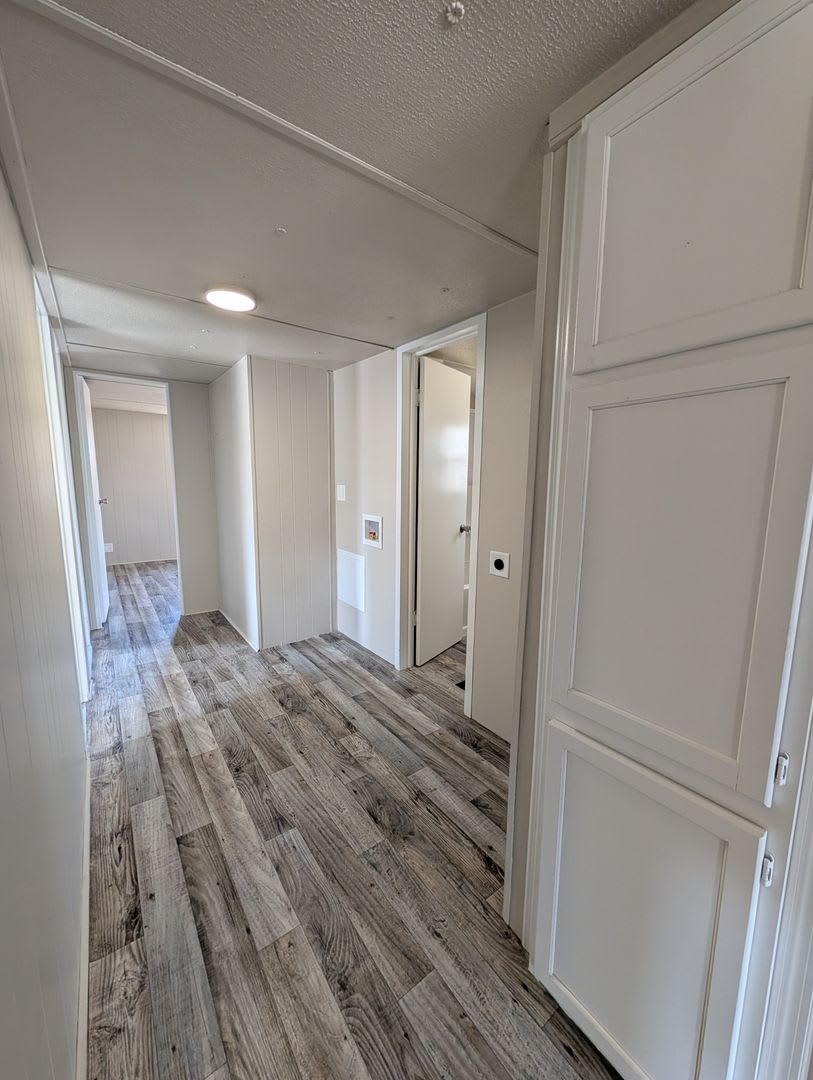 Beautifully Renovated 3 Bedroom 1 5 Bath Home On A Spacious 65 Acre Lot With A Fenced Backyard And White Vinyl Privacy Fencing – photo 4