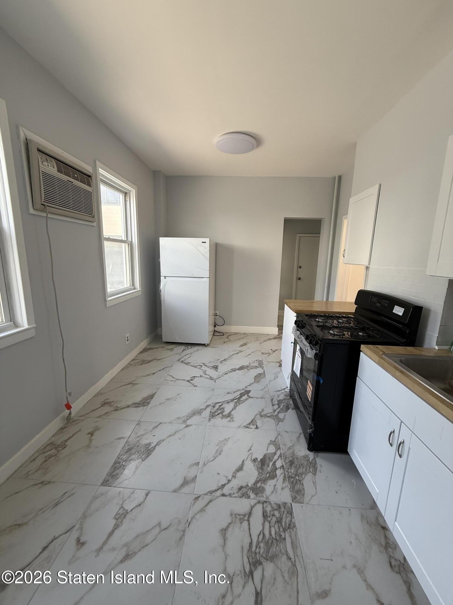 1288 Forest Avenue – photo 3