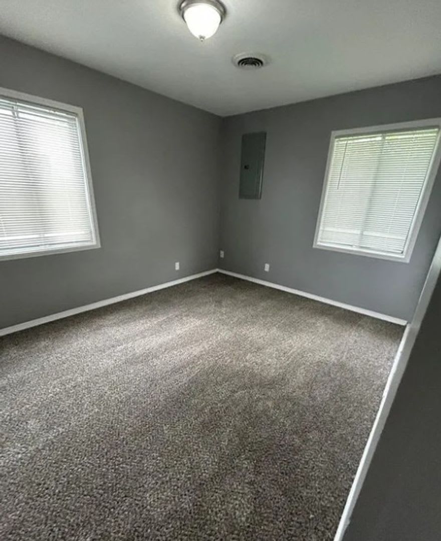 For Lease – photo 3
