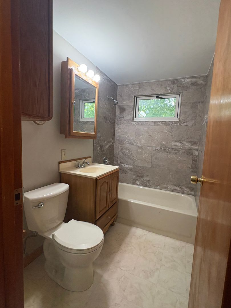 4 Bedroom Single Family – photo 3