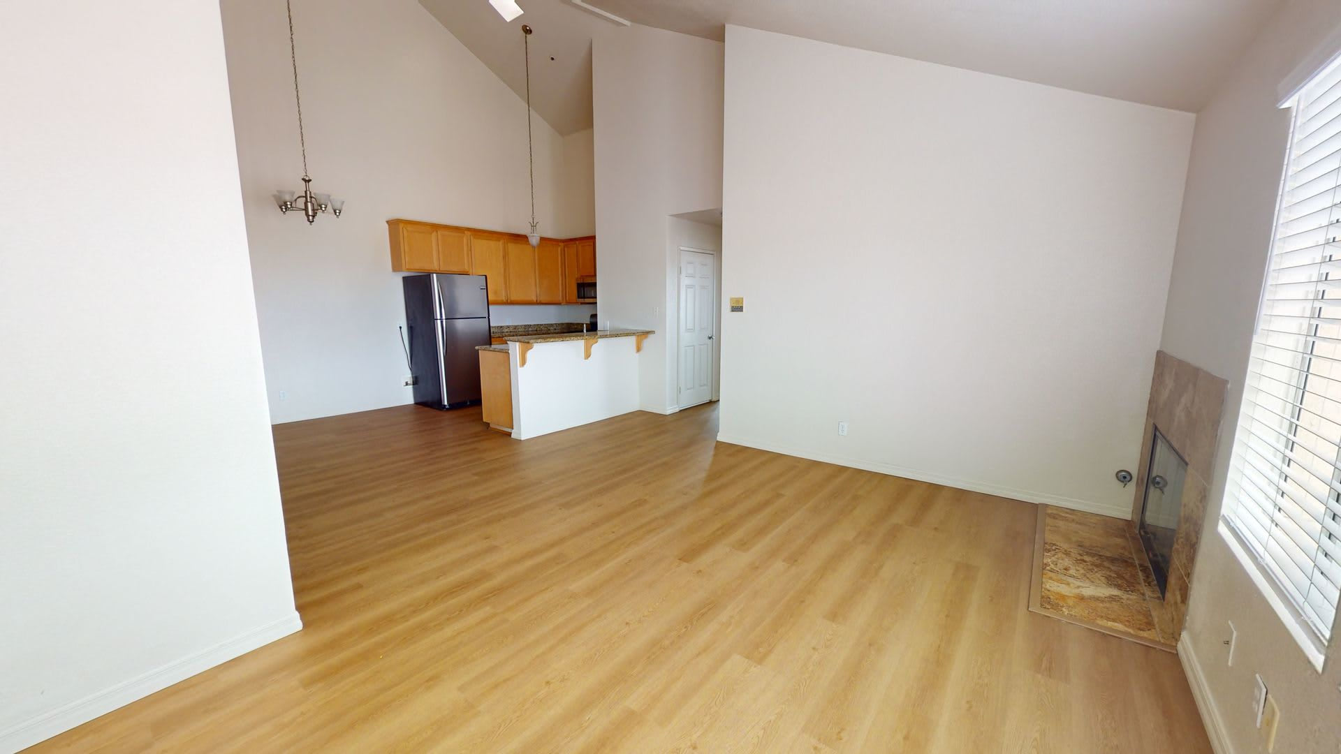 3 Bed Condo End Unit Gated Community – photo 2