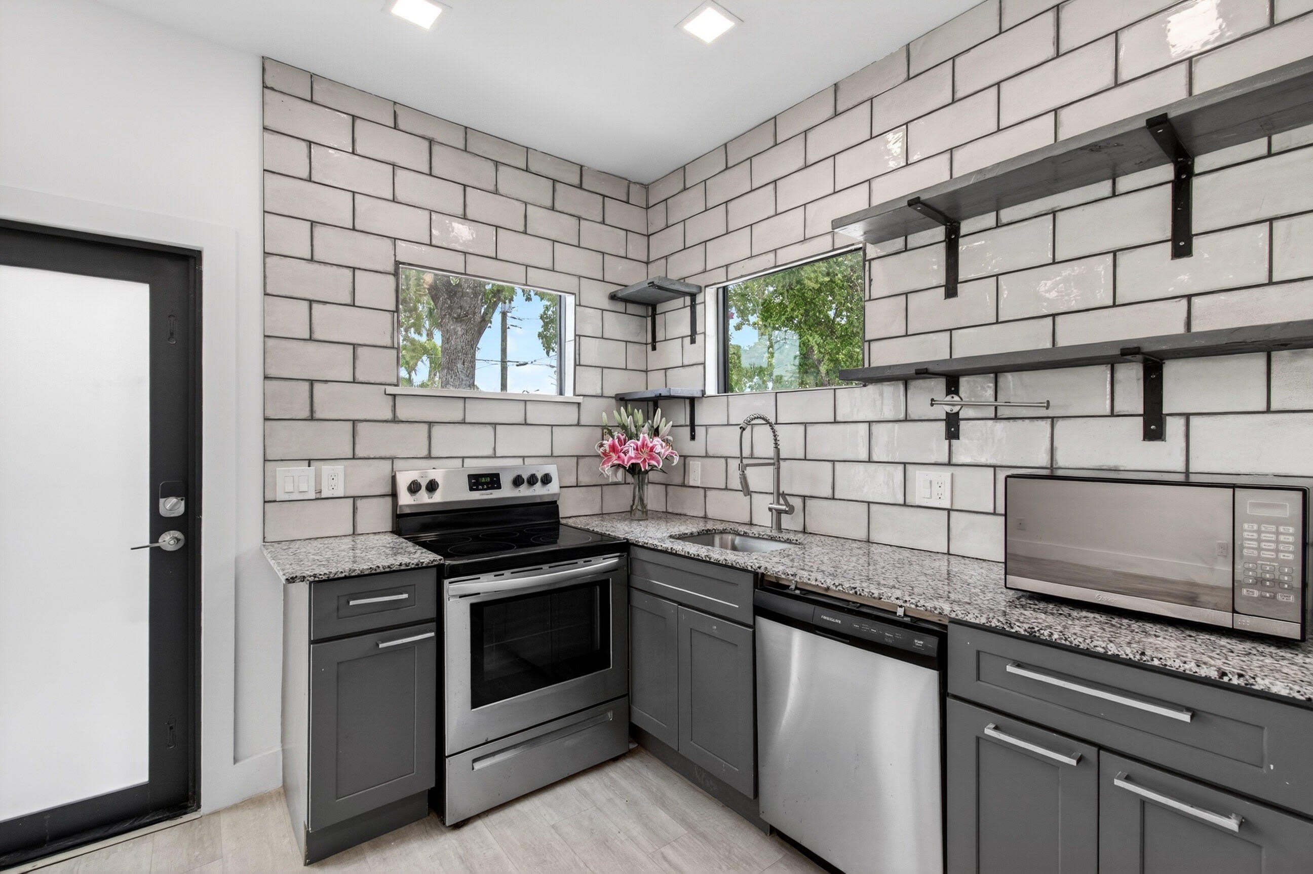 517 Nw 1St Street – photo 5