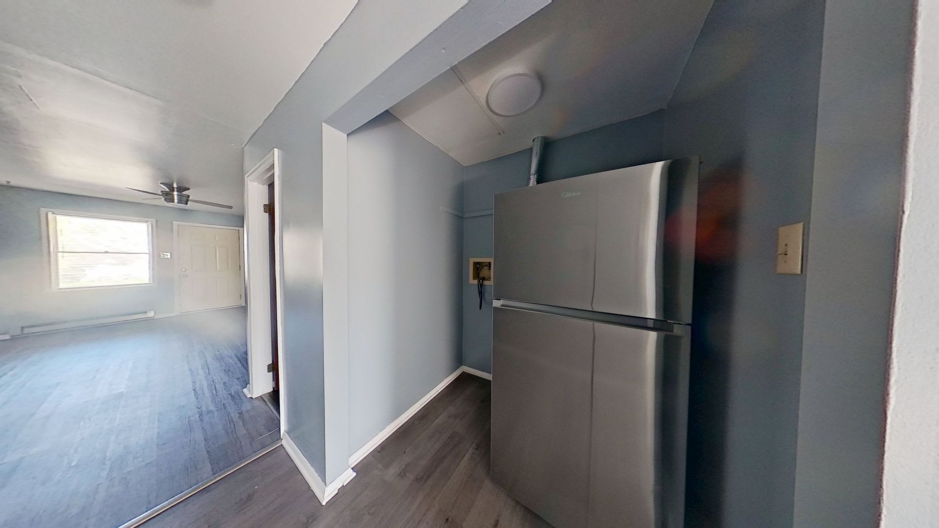 Recently Renovated 2 Bedroom Duplex – photo 3