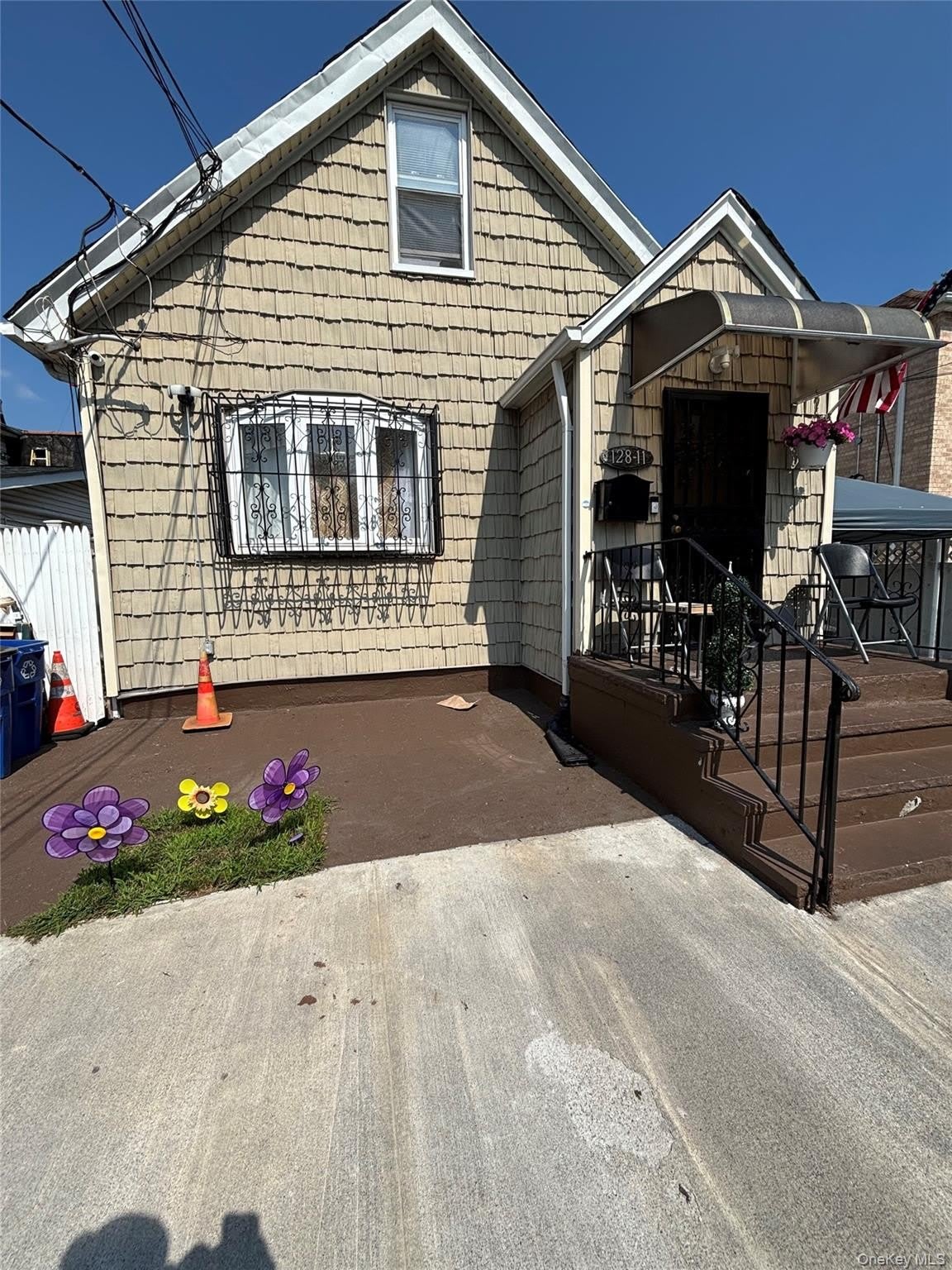 128-11 174th Place – photo 1
