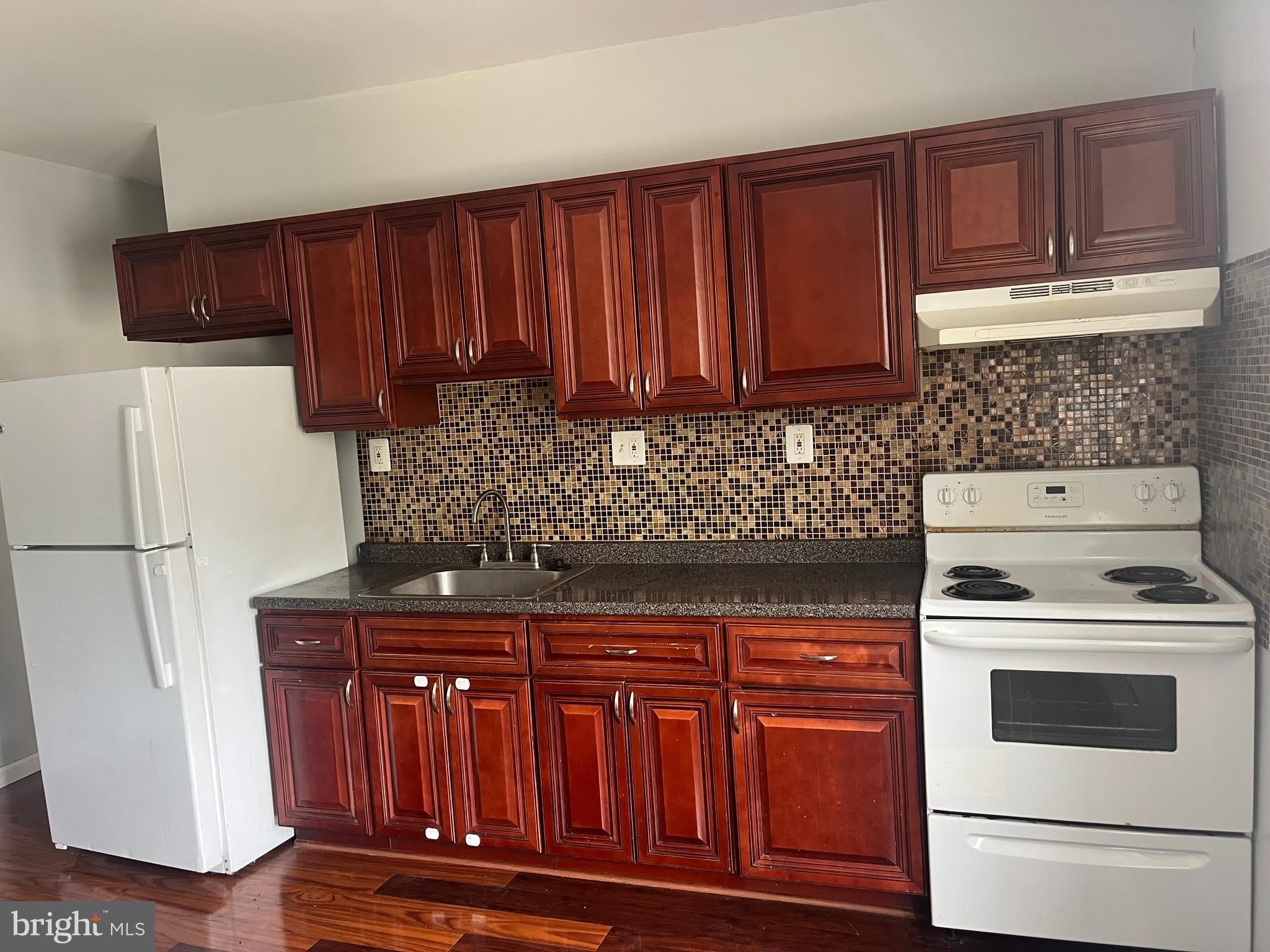 6124 N BROAD Street – photo 5