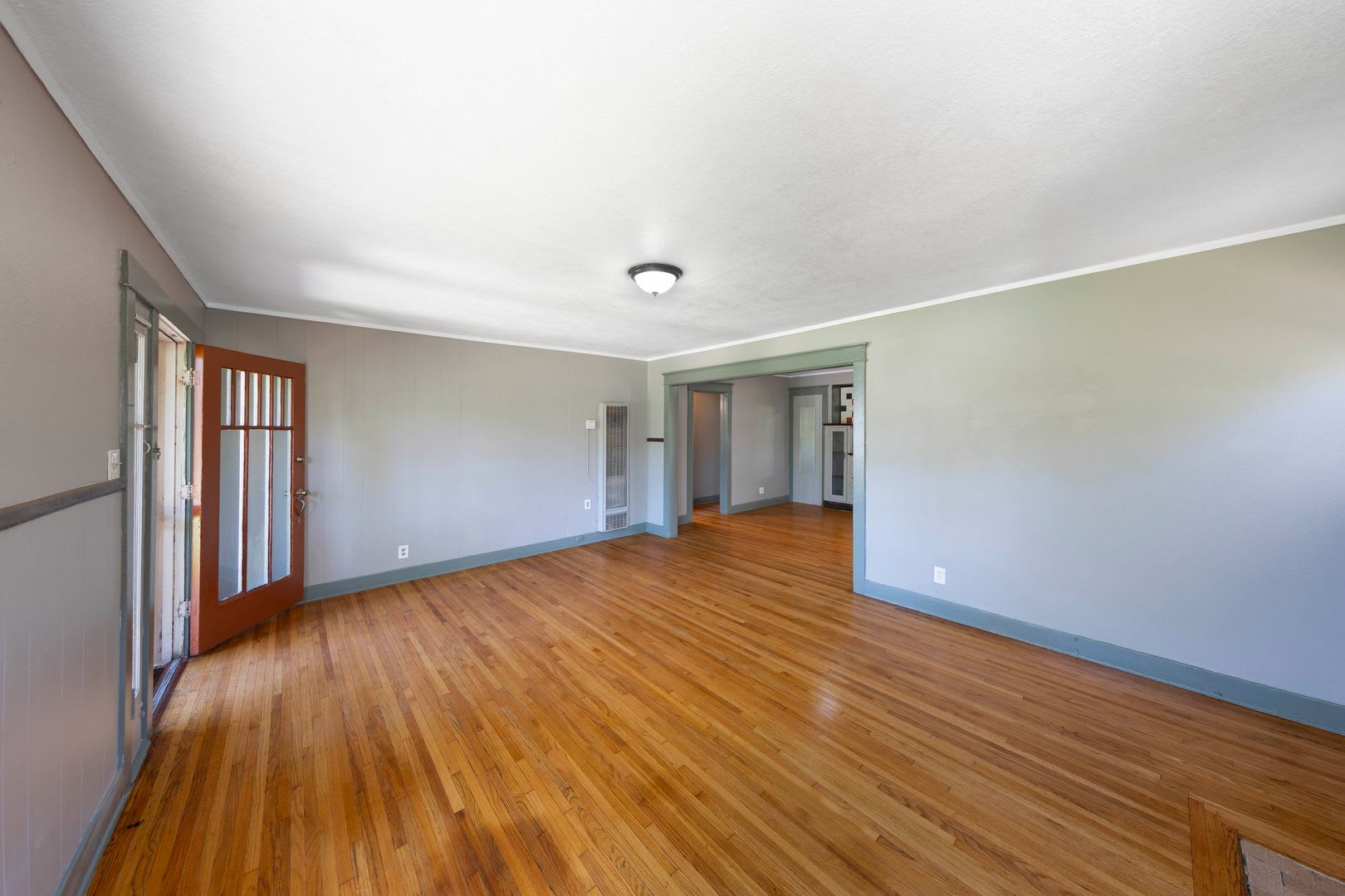 Classic Anaheim Living With Prime Location – photo 4