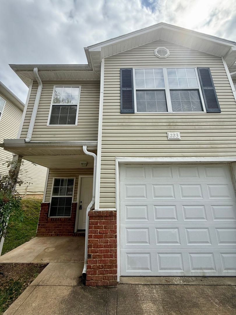Crestview Townhouse – photo 1