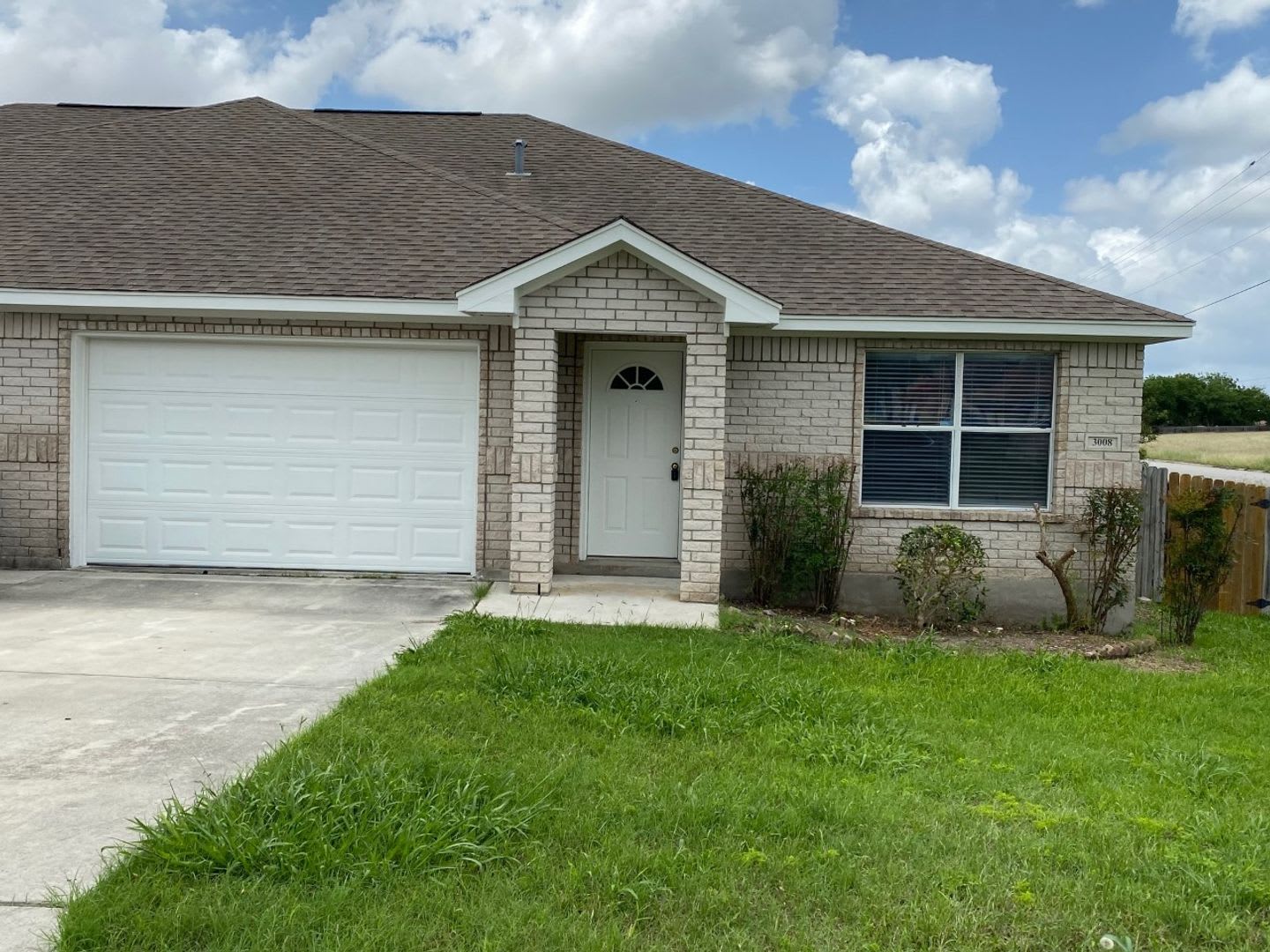 New Braunfels 3 Bedroom Single Story Duplex Available Now – photo 1