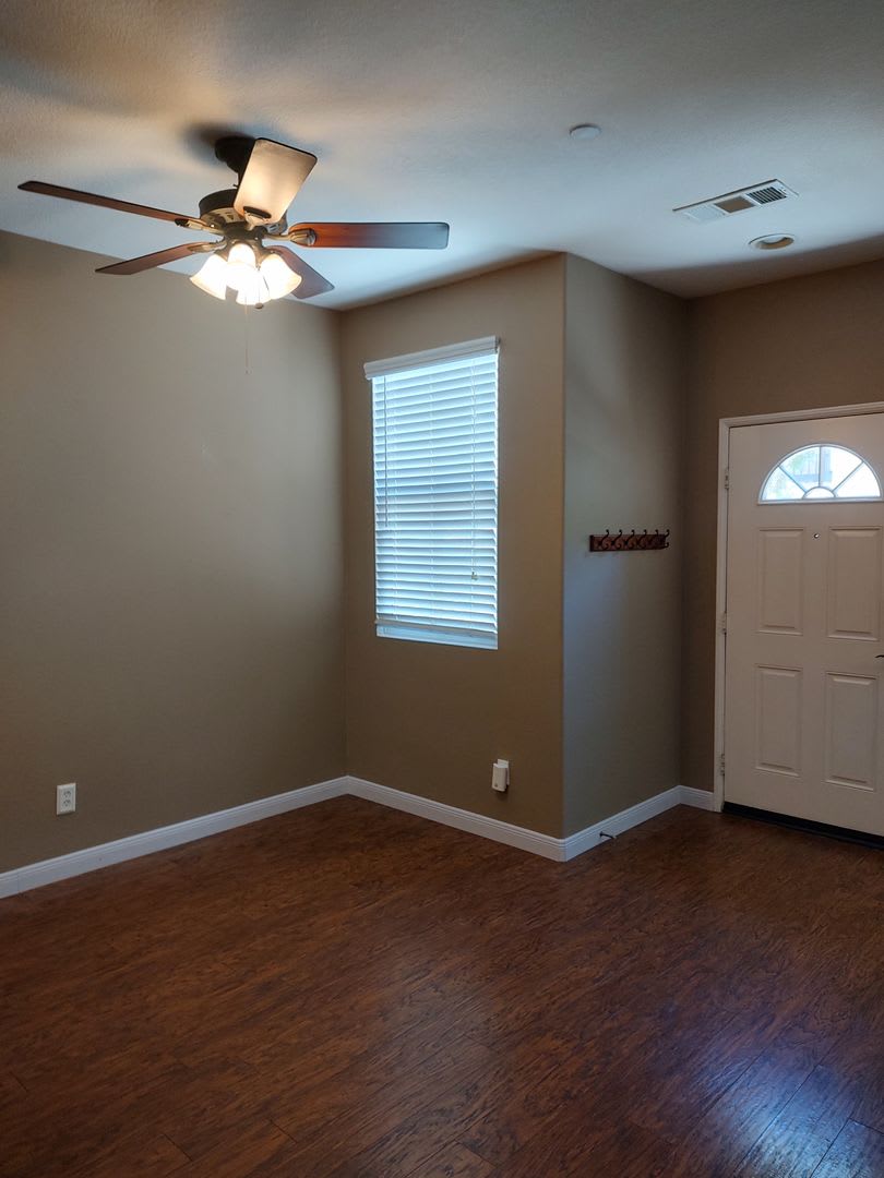 Move-in Ready! 3-Bedroom Skyview Ridge Townhome – photo 3