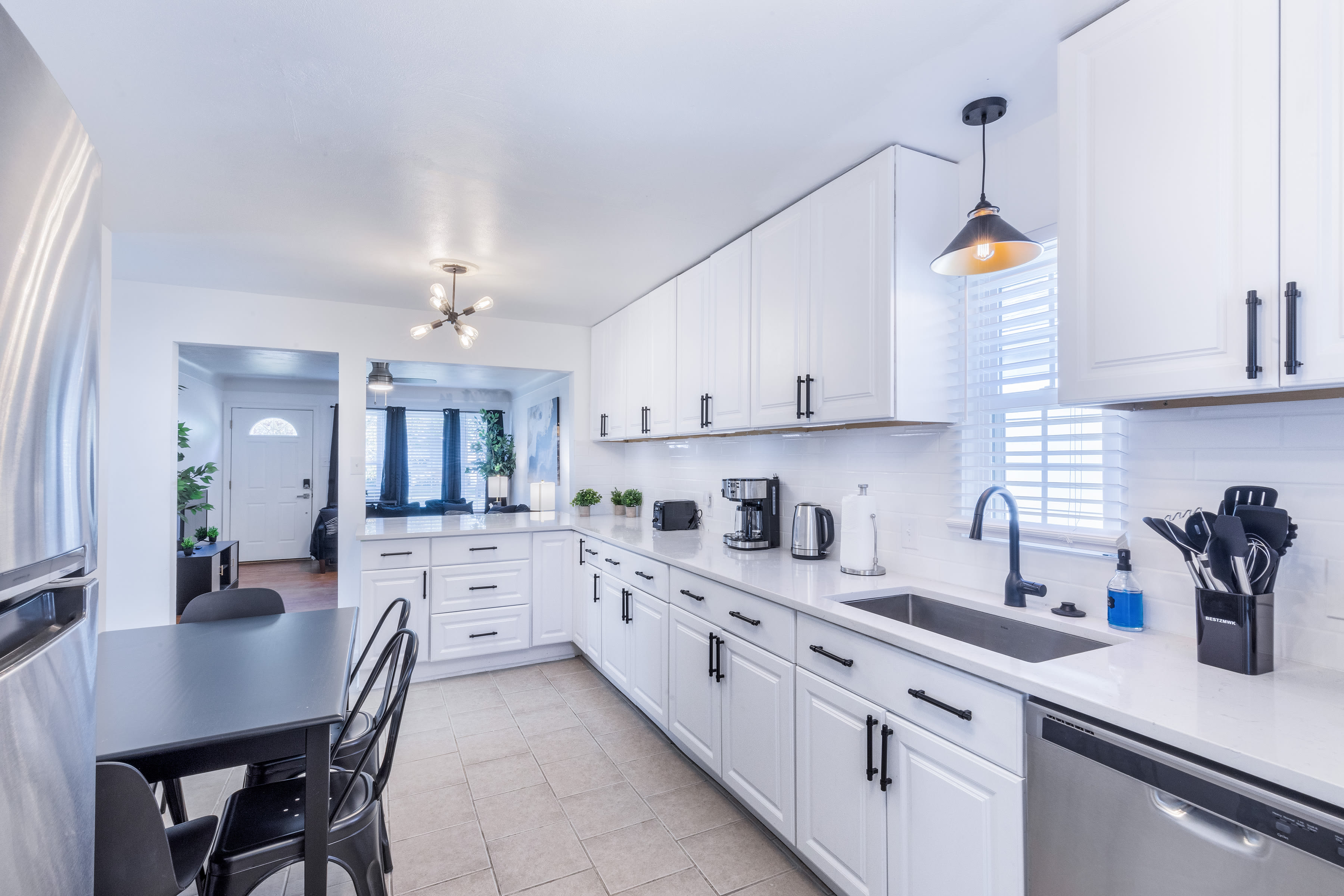 6042 Hancock Ave – photo 3