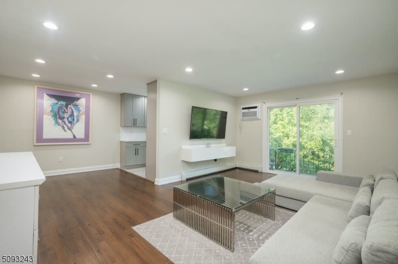 320 South – photo 4
