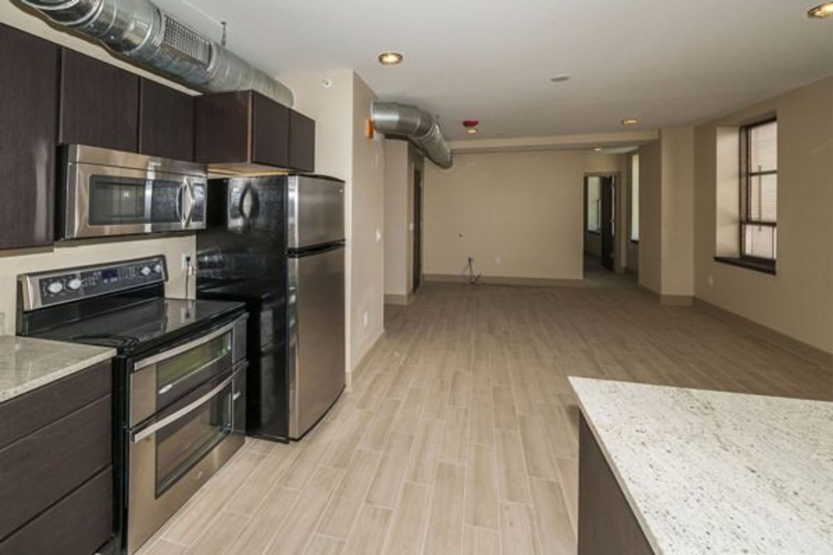 This Is A Must See Spacious 2Bd 2Ba With Exceptional Views Lease Includes A Designated Parking Space With Option To Add A 2Nd Space – photo 2