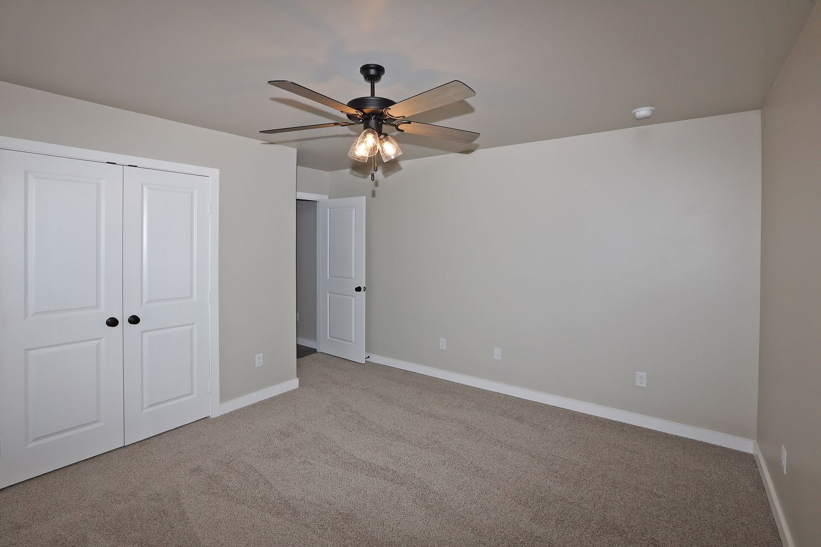 1841 Montaluse – photo 3