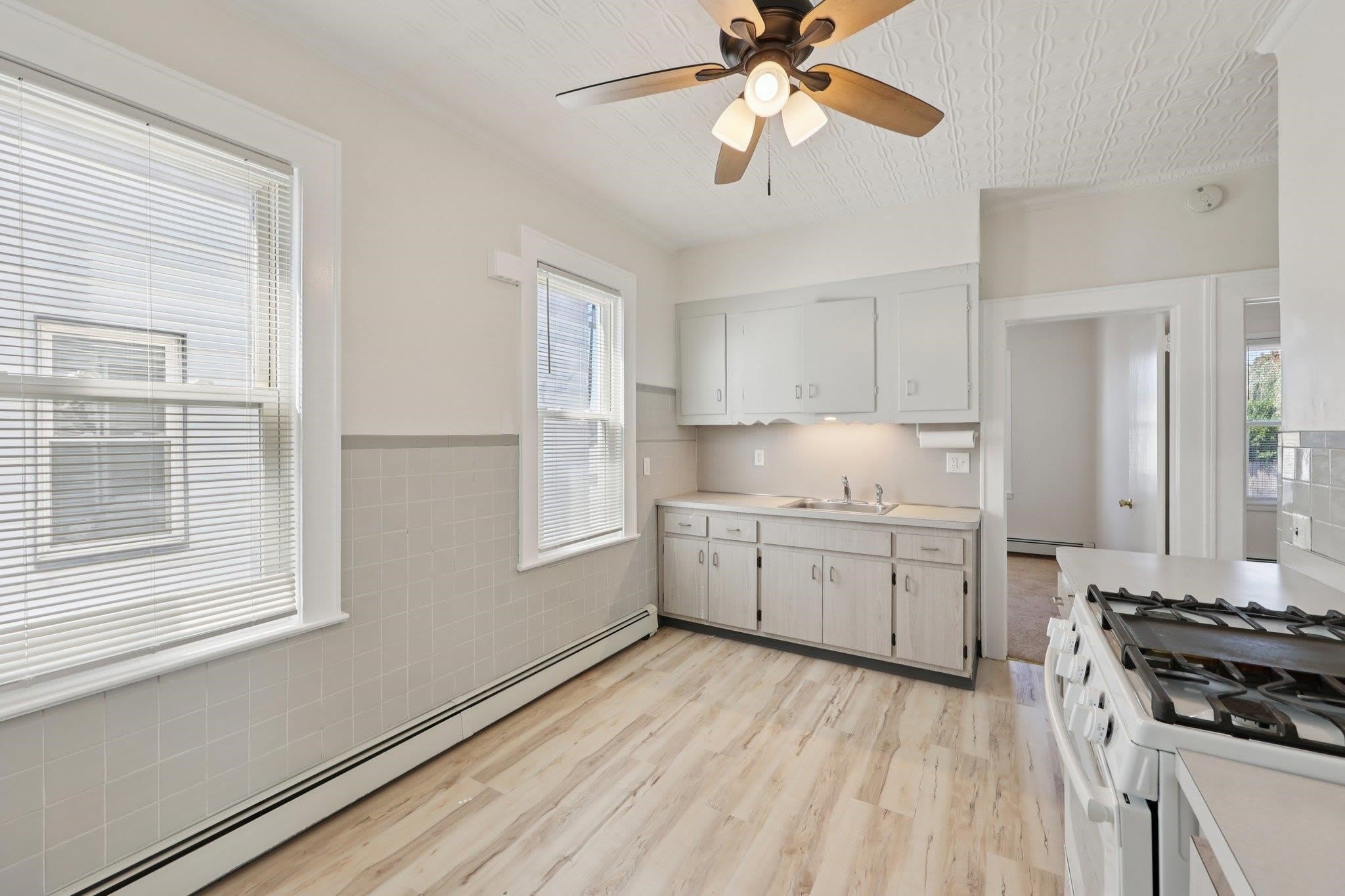 153 BANTA AVE – photo 4