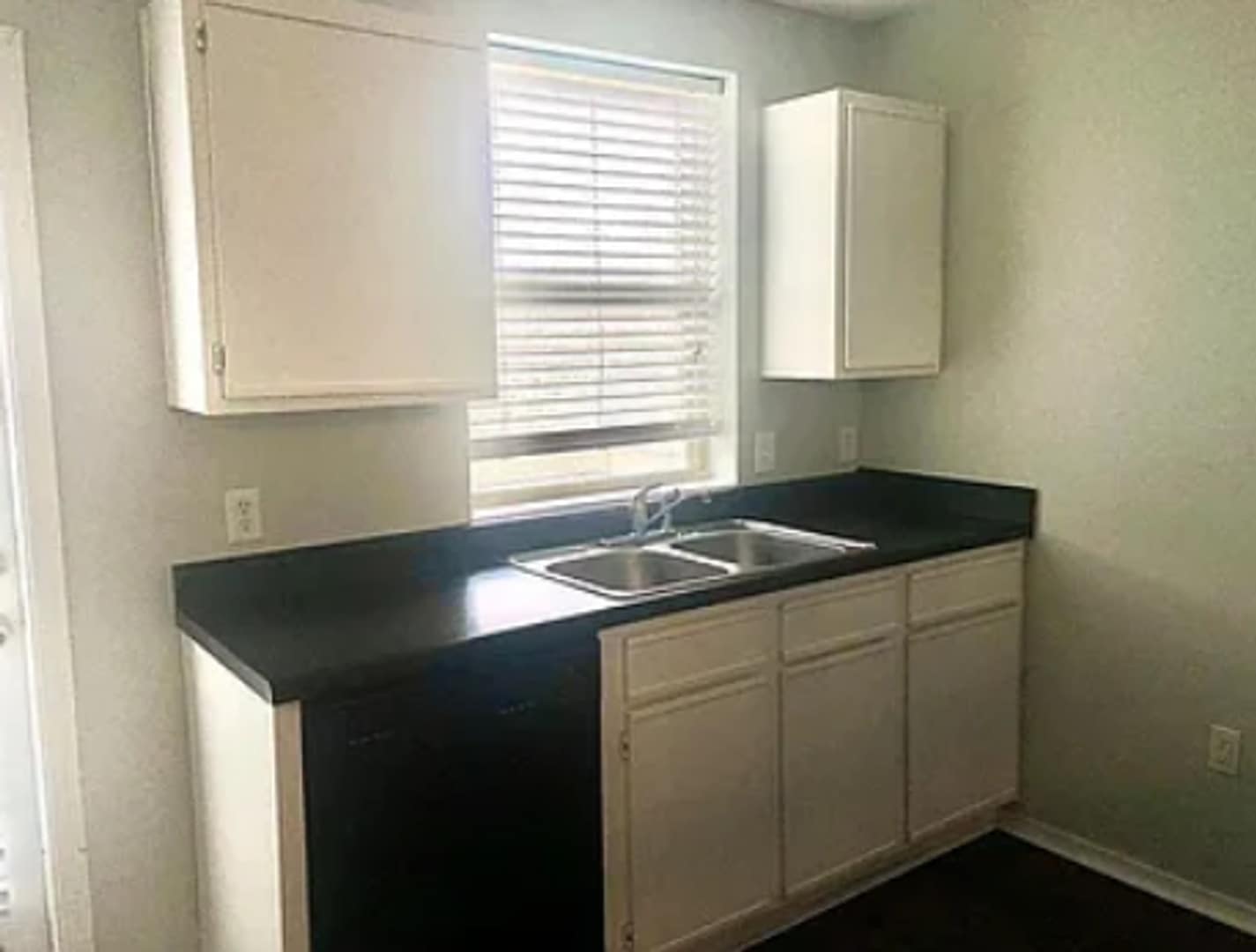 2 Bed 2 5 Bath Townhouse Off Razorback Greenway – photo 5