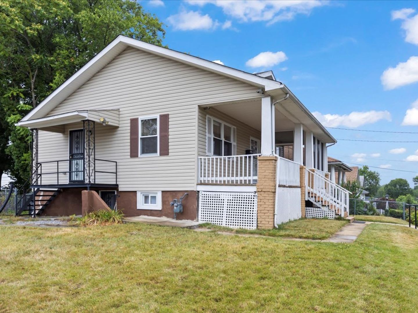 Spacious home with alot of yard space – photo 3