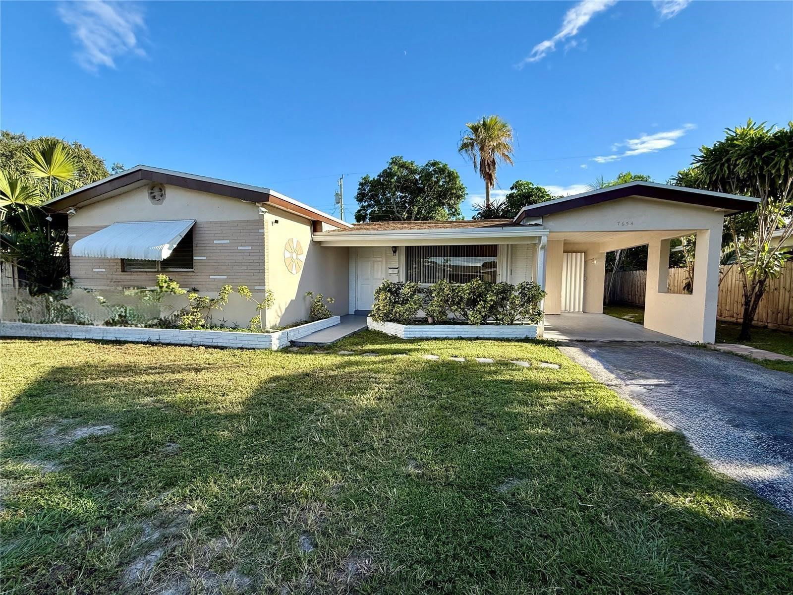 7654 Indigo Street – photo 1