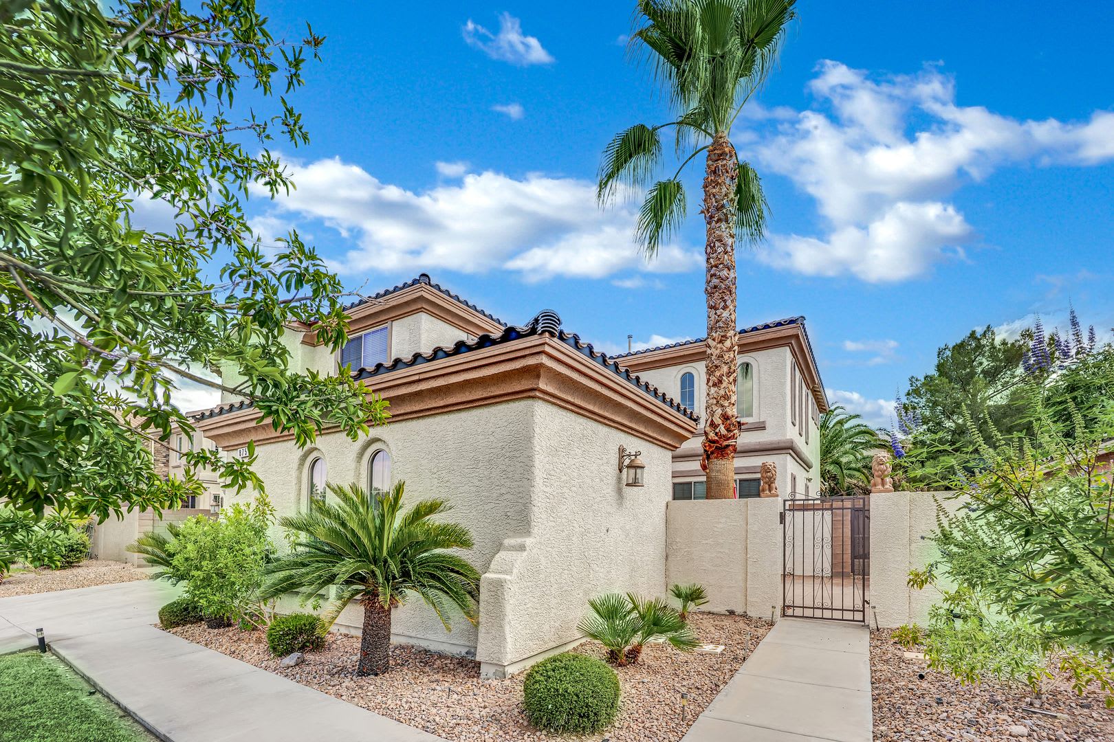 Modern Henderson Haven with Heated Pool, Spa & Solar Savings – photo 5