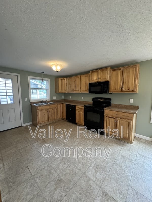 201 Middle Street – photo 2