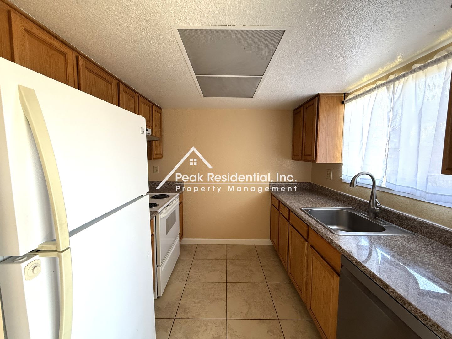 Spacious Elk Grove 3bd/2ba Triplex with Backyard – photo 4
