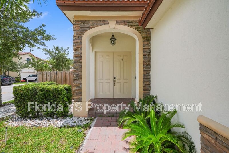 10016 NW 89 TER – photo 3