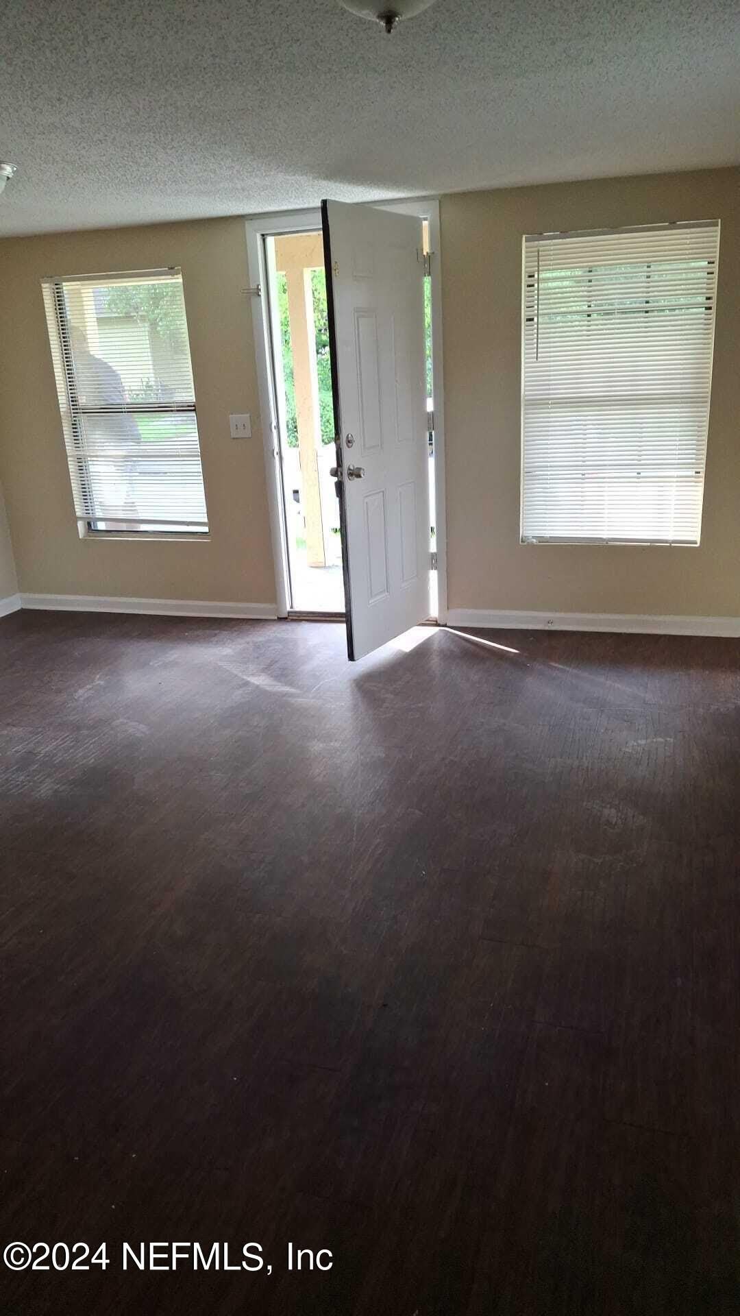 718 LYNTON Street – photo 2