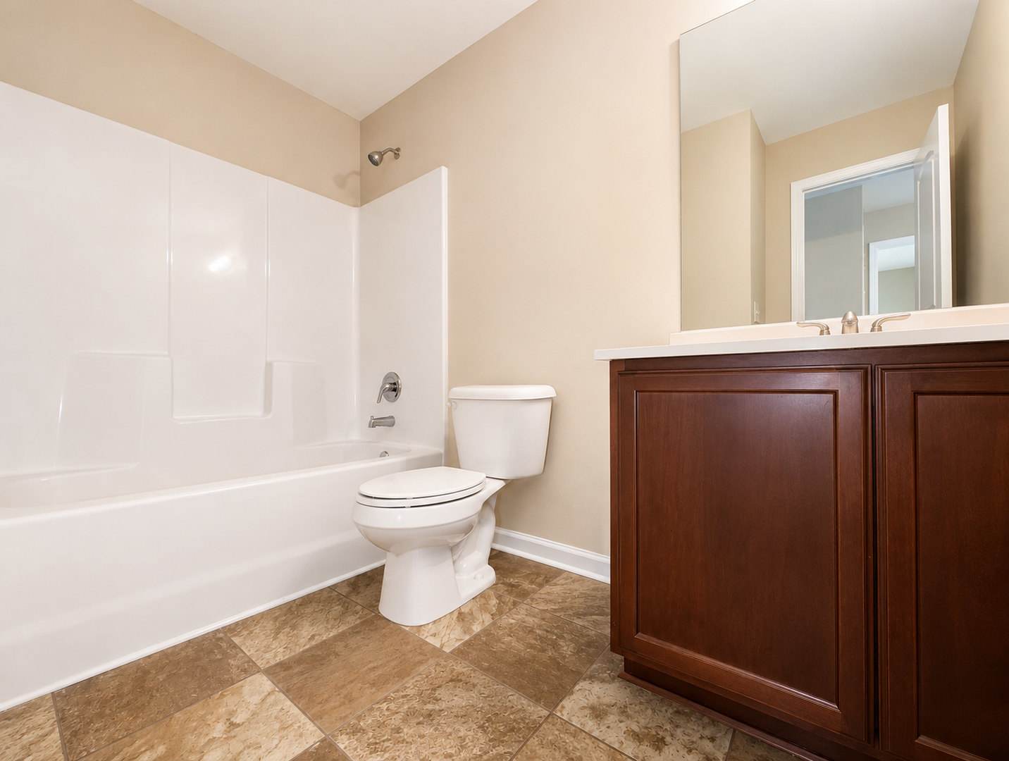 Spacious 3 Bedroom Home In Hampton Available Now – photo 3