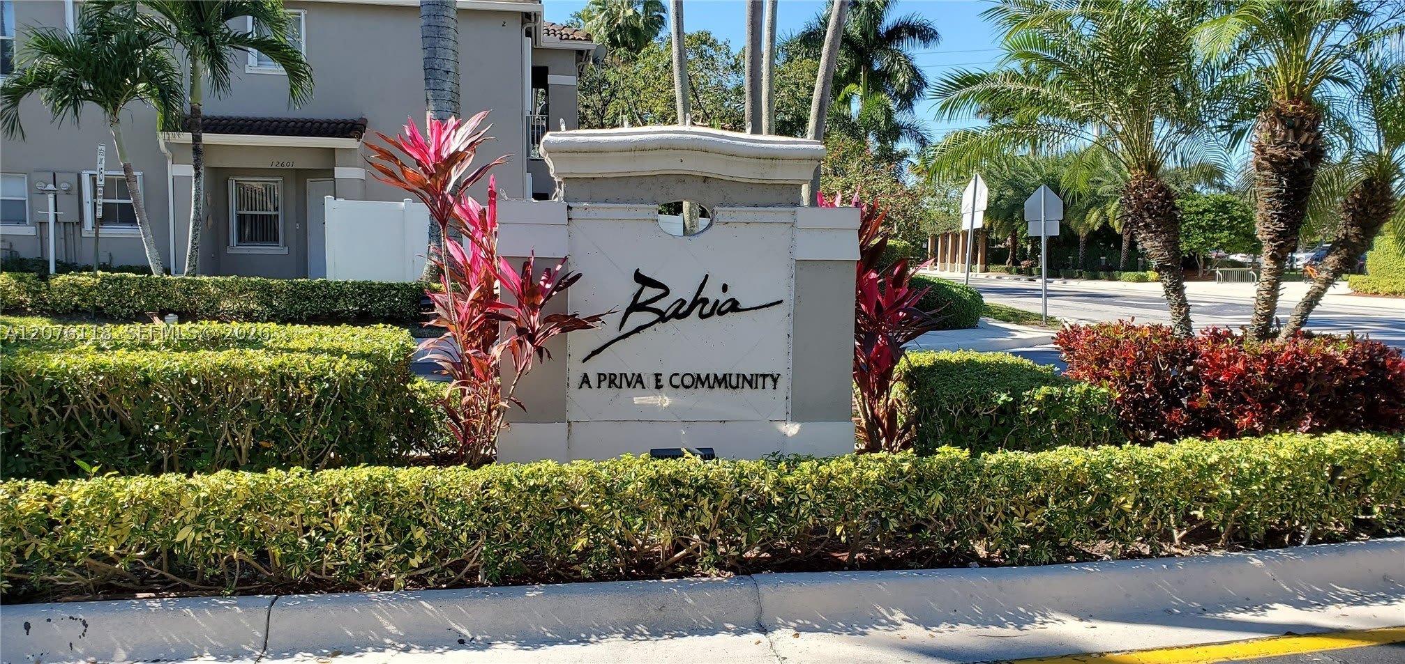 12602 SW 54th St – photo 2