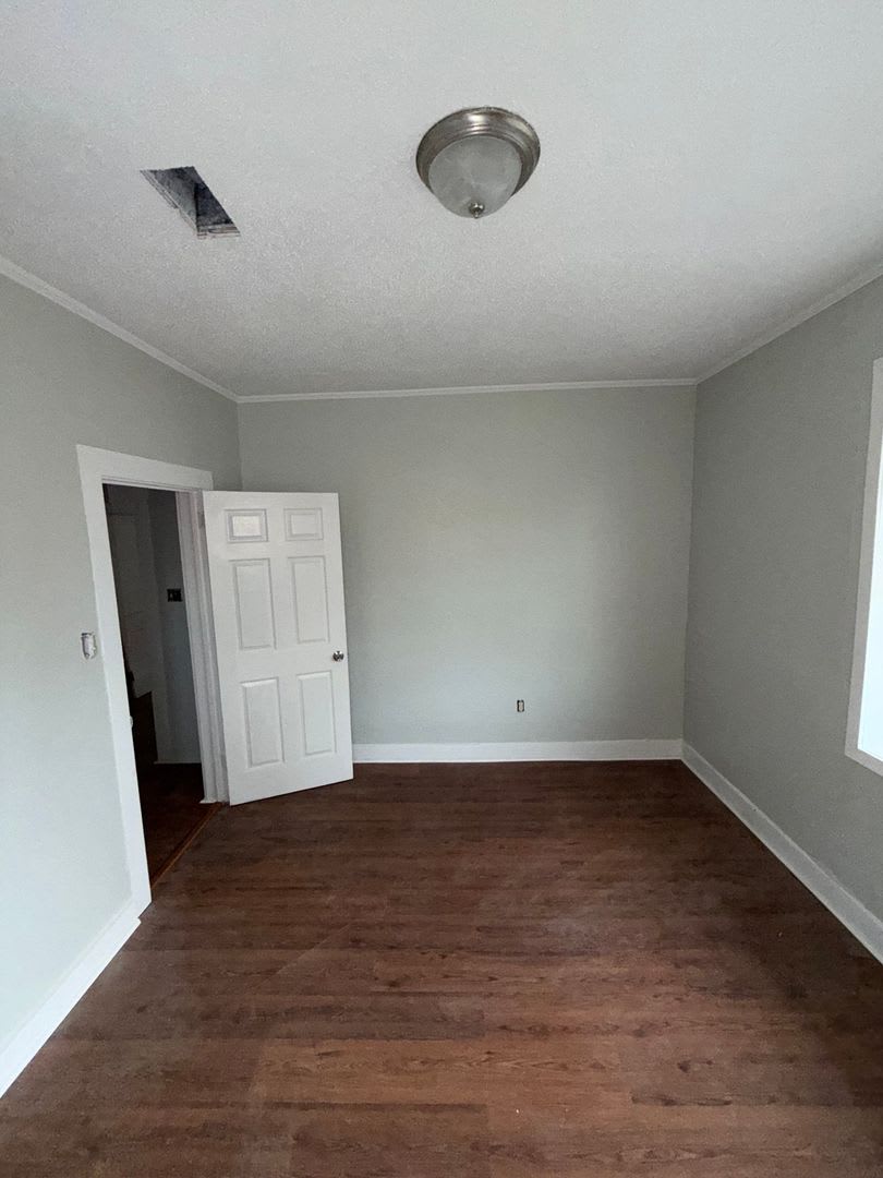 5 bedrooms 2 baths – photo 1
