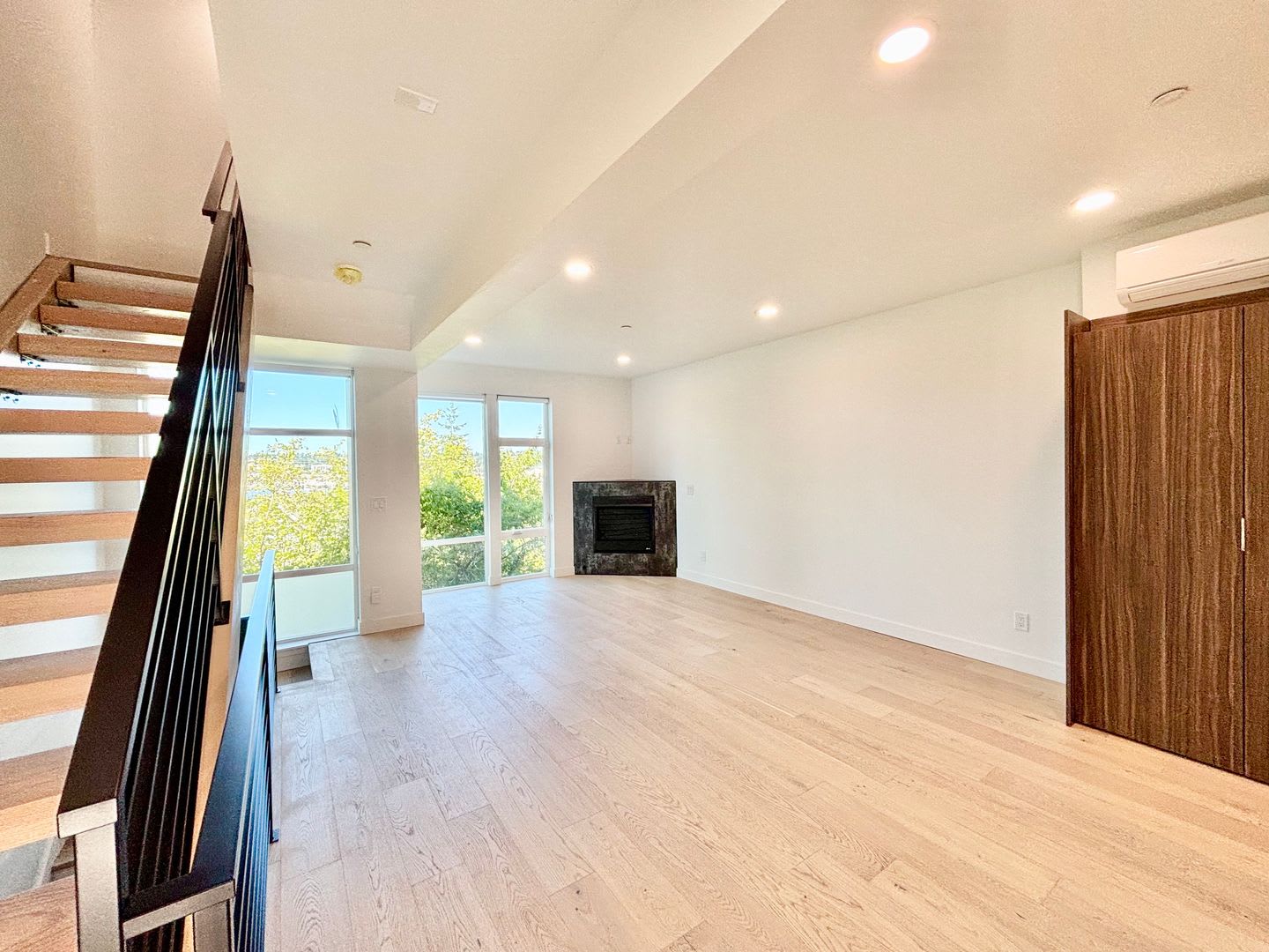 2025 Built Queen Anne Townhome With Rooftop Water Views – photo 3
