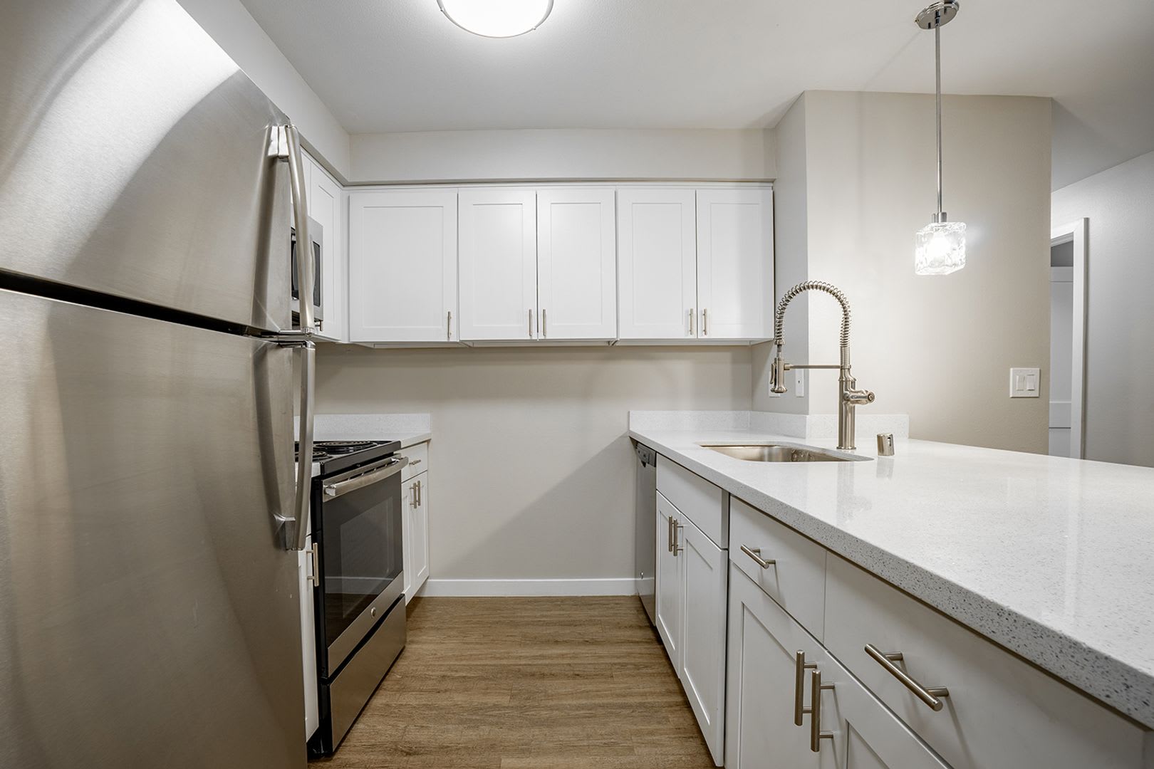 1800 Eastlake Apts (Scenic) – photo 2