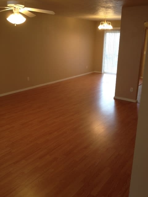 Single Family Home In Merriam Woods – photo 3