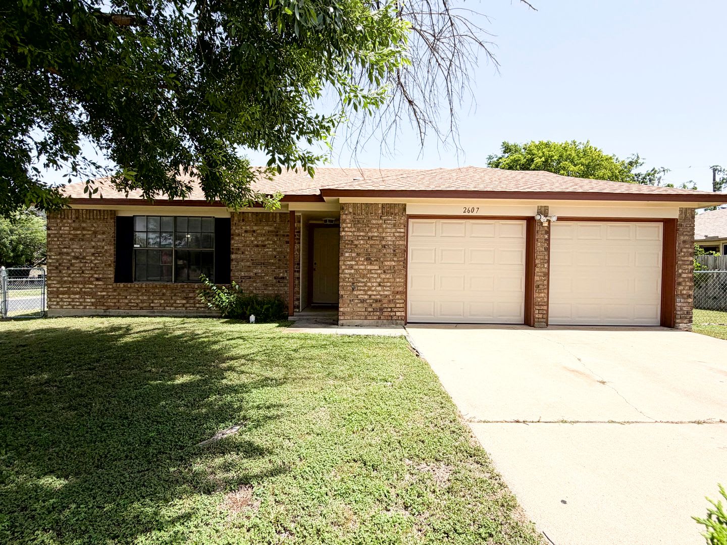 Available Now Gorgeous 3 Bedroom 2 Bath 2 Car Garage Home With A Fireplace Privacy Fenced Yard And Garage Door Opener Pets Upon Approval Only – photo 1