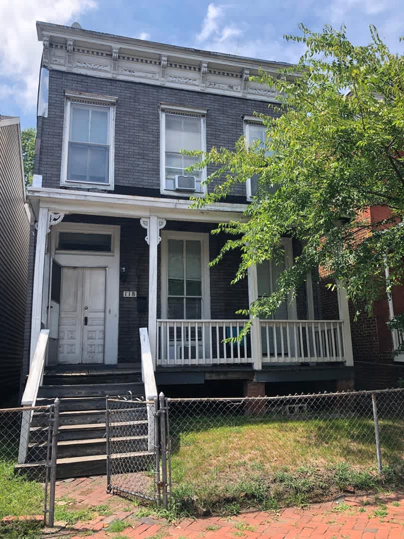 Spacious 4 Bdrm 2 Bath Home Located In Richmond S Fan District W Balcony Walking Distance To Vcu – photo 1