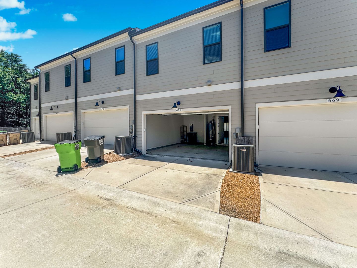 Woodstock 3BR Luxury 3BR Townhome! – photo 2