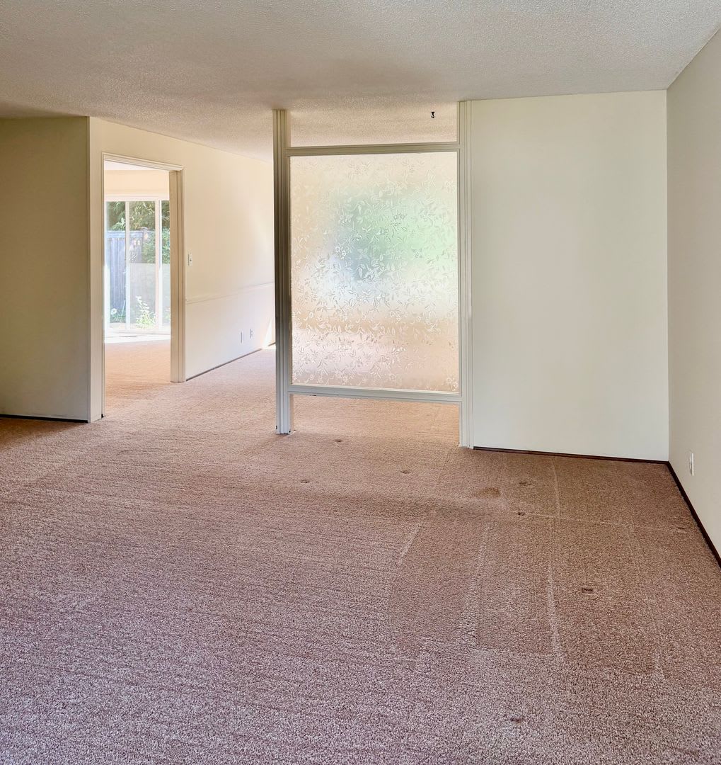 4 Bed / 2.5 Bath Bellevue rambler $4,095/month – photo 3
