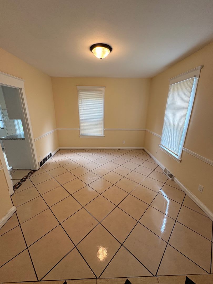 3 Bedroom House with Laundry Hookups – photo 3