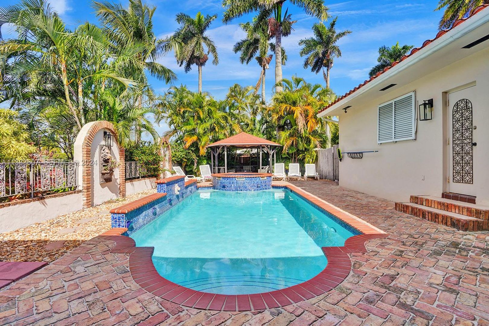 1049 N Southlake Drive, Hollywood, FL 33019 – photo 1
