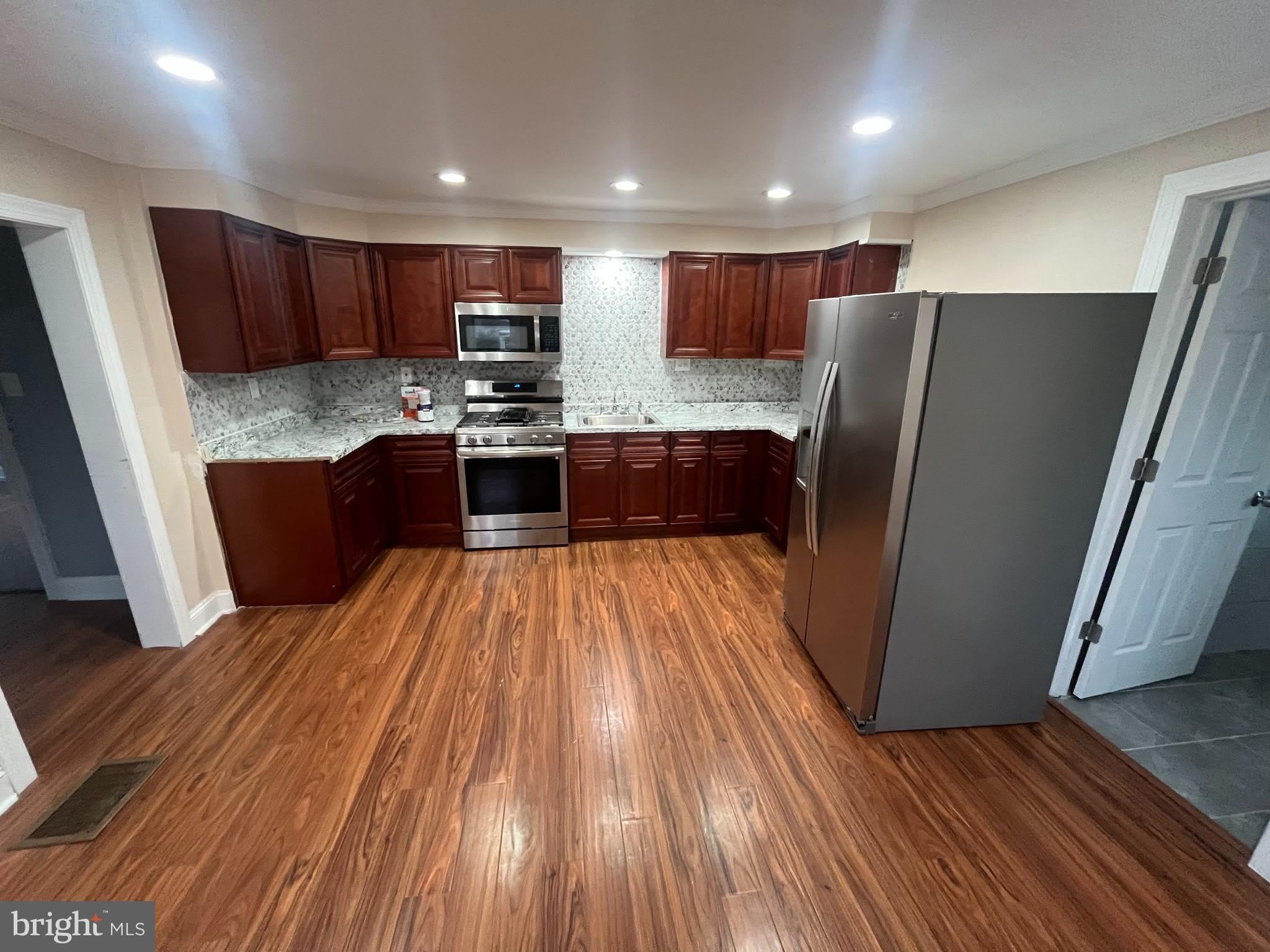 606 GREEN Street – photo 2