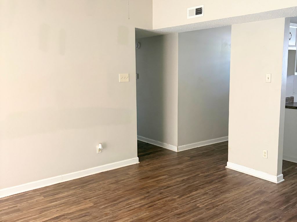 809 Nicole Dr – photo 2