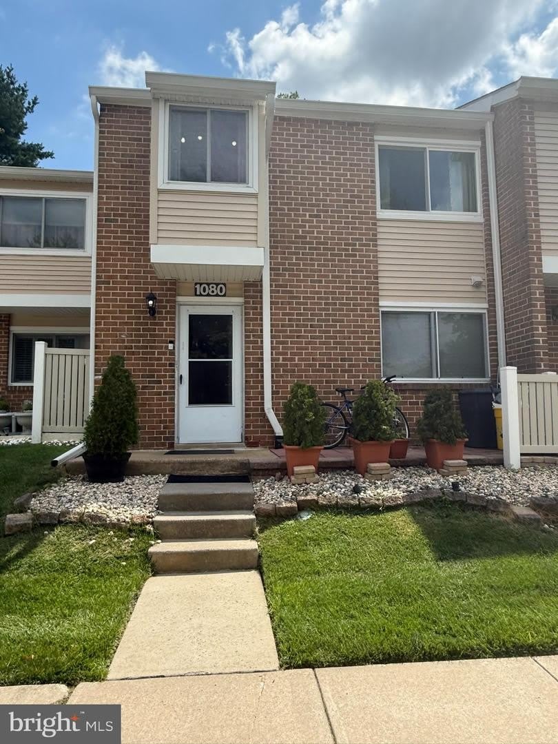 1080 PENDLETON CT – photo 1