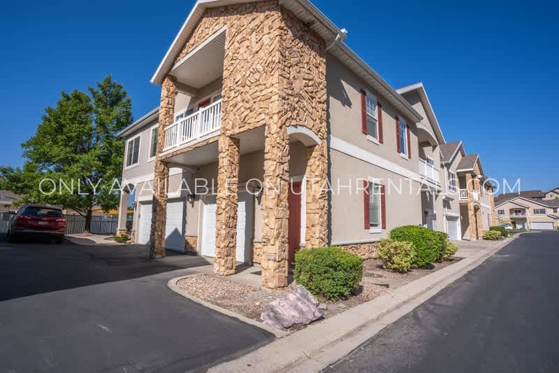 1052 Canyon Meadow Dr – photo 2