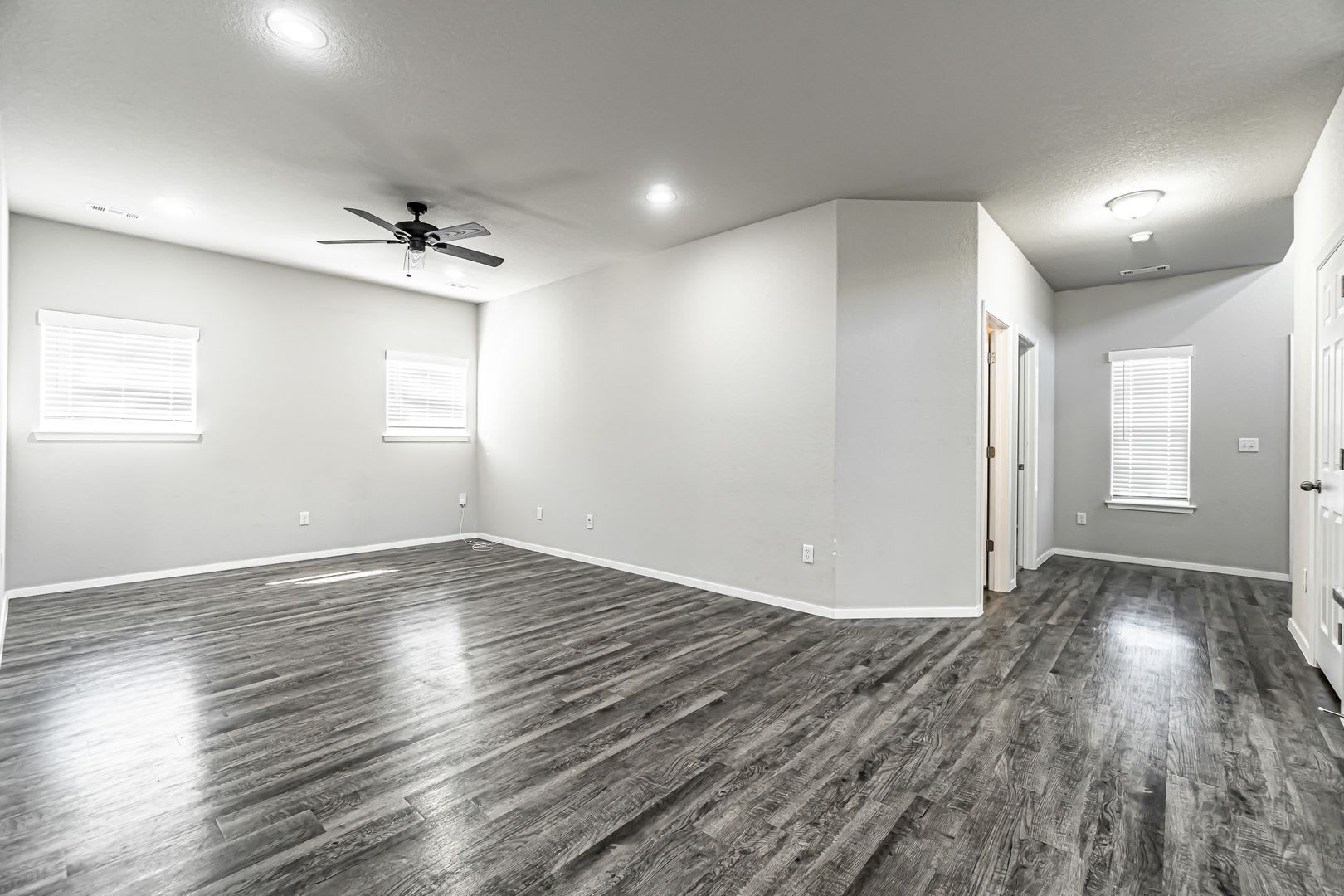 Welcome to this stunning 3-bedroom, 3-bathroom home located in the heart of Bentonville – photo 2