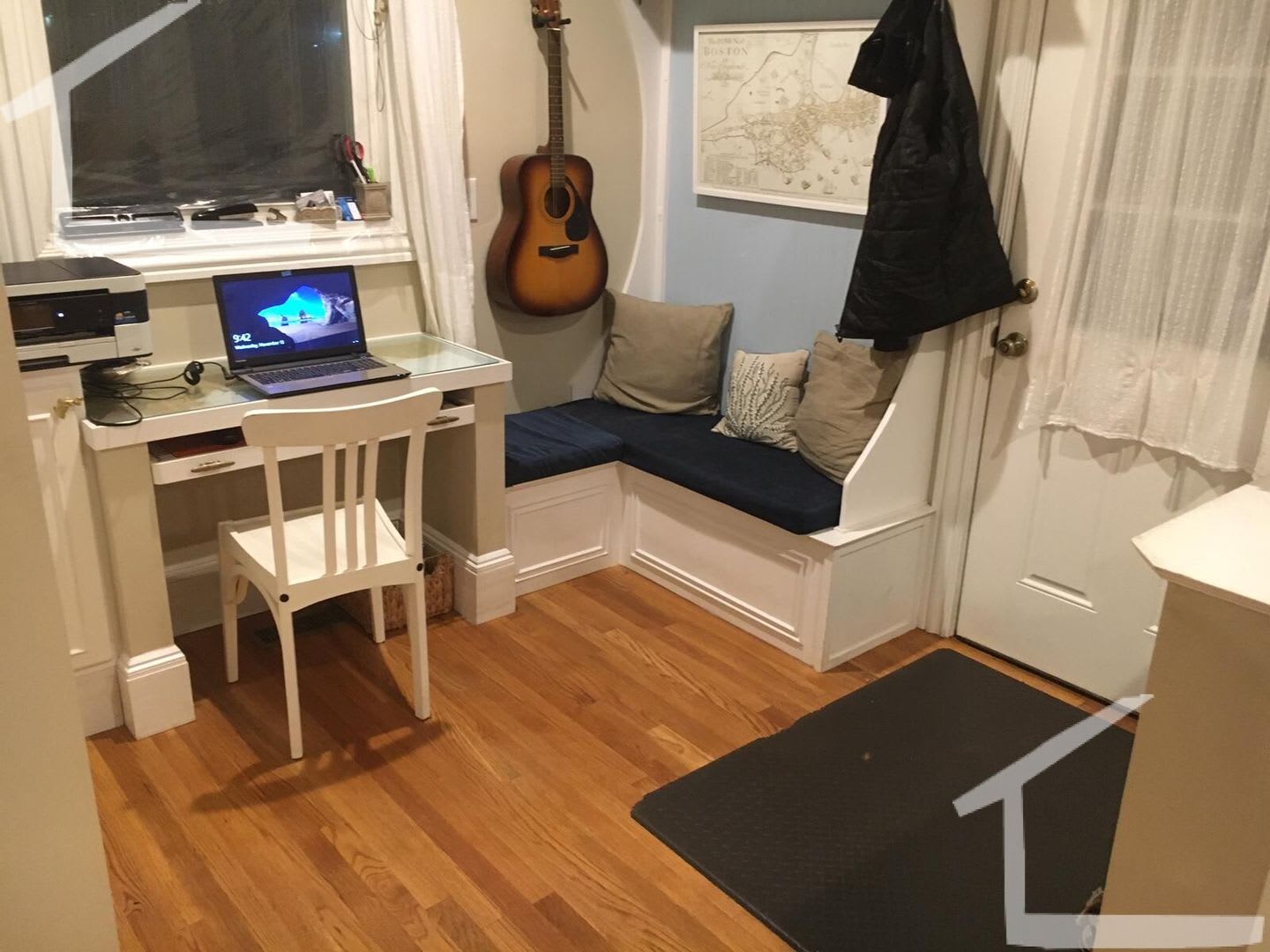 Lovely De Leaded 3 Bed 2 Bath Newton Apartment – photo 2
